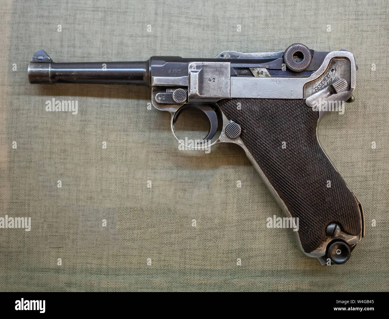 1913 Luger pistol (Pistole Parabellum—or Parabellum-Pistole (Pistol Parabellum), commonly known as just Luger). Model: Lange Pistole 08 (Artillery Lug Stock Photo