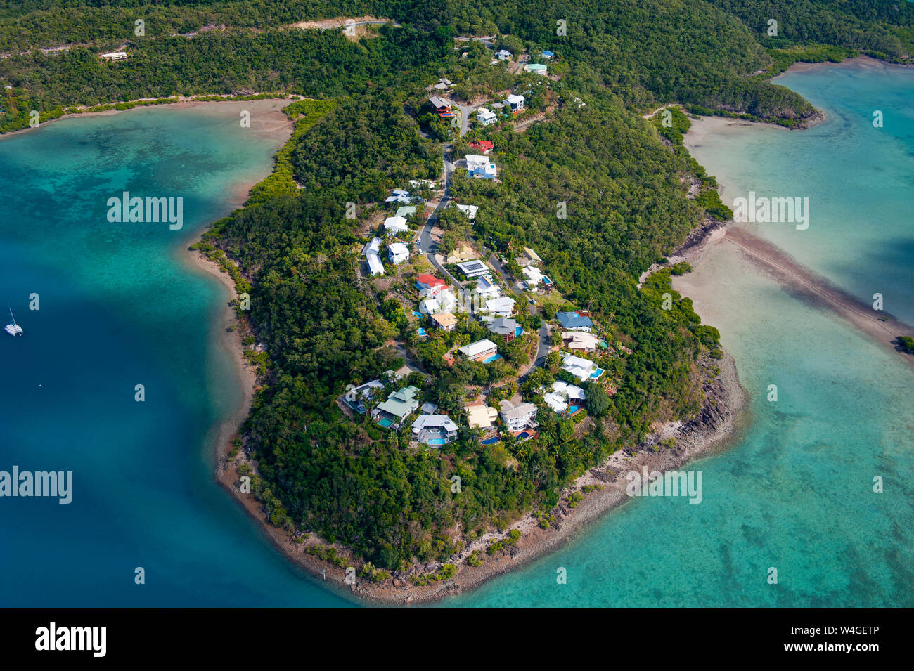 Aerial view of houses at airlie beach hires stock photography and