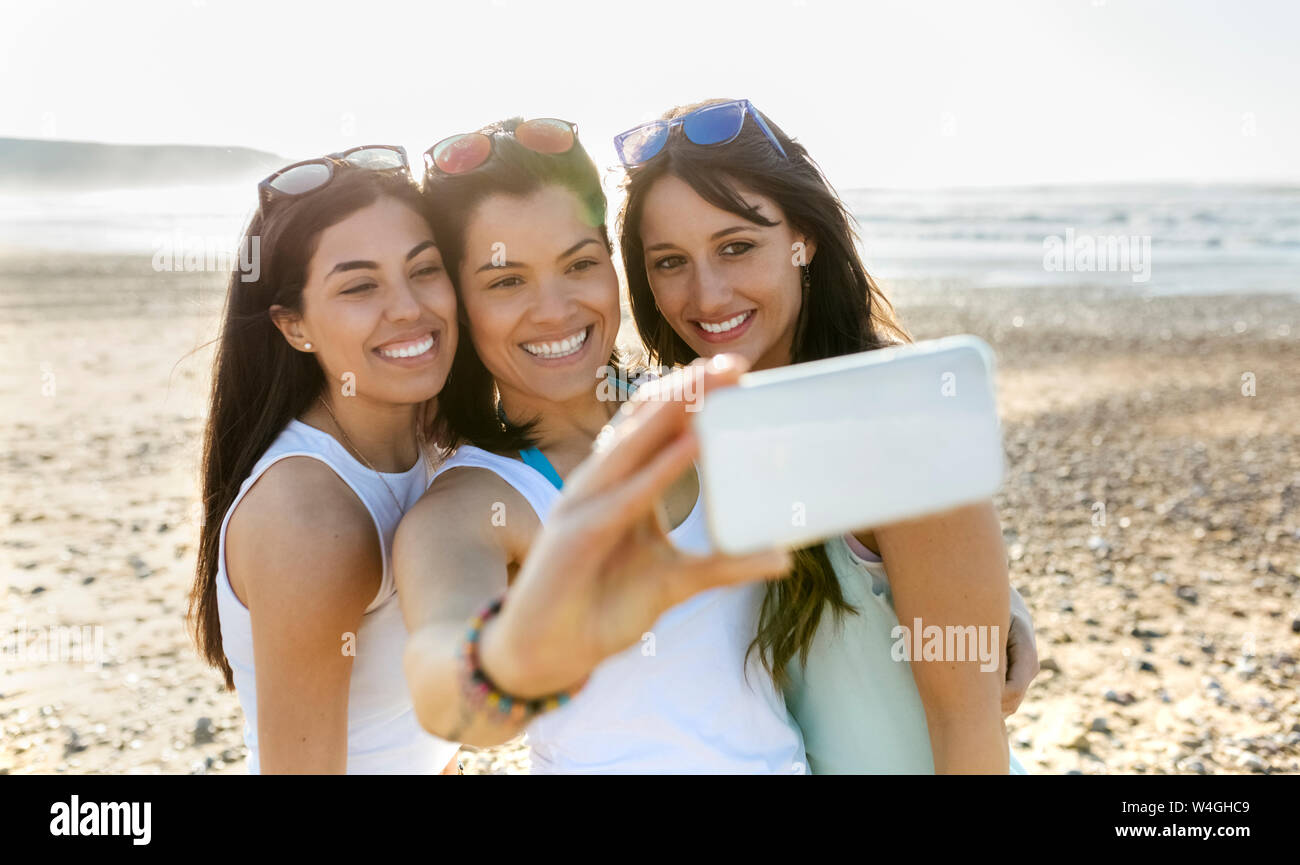 Female beach portrait hi-res stock photography and images - Alamy