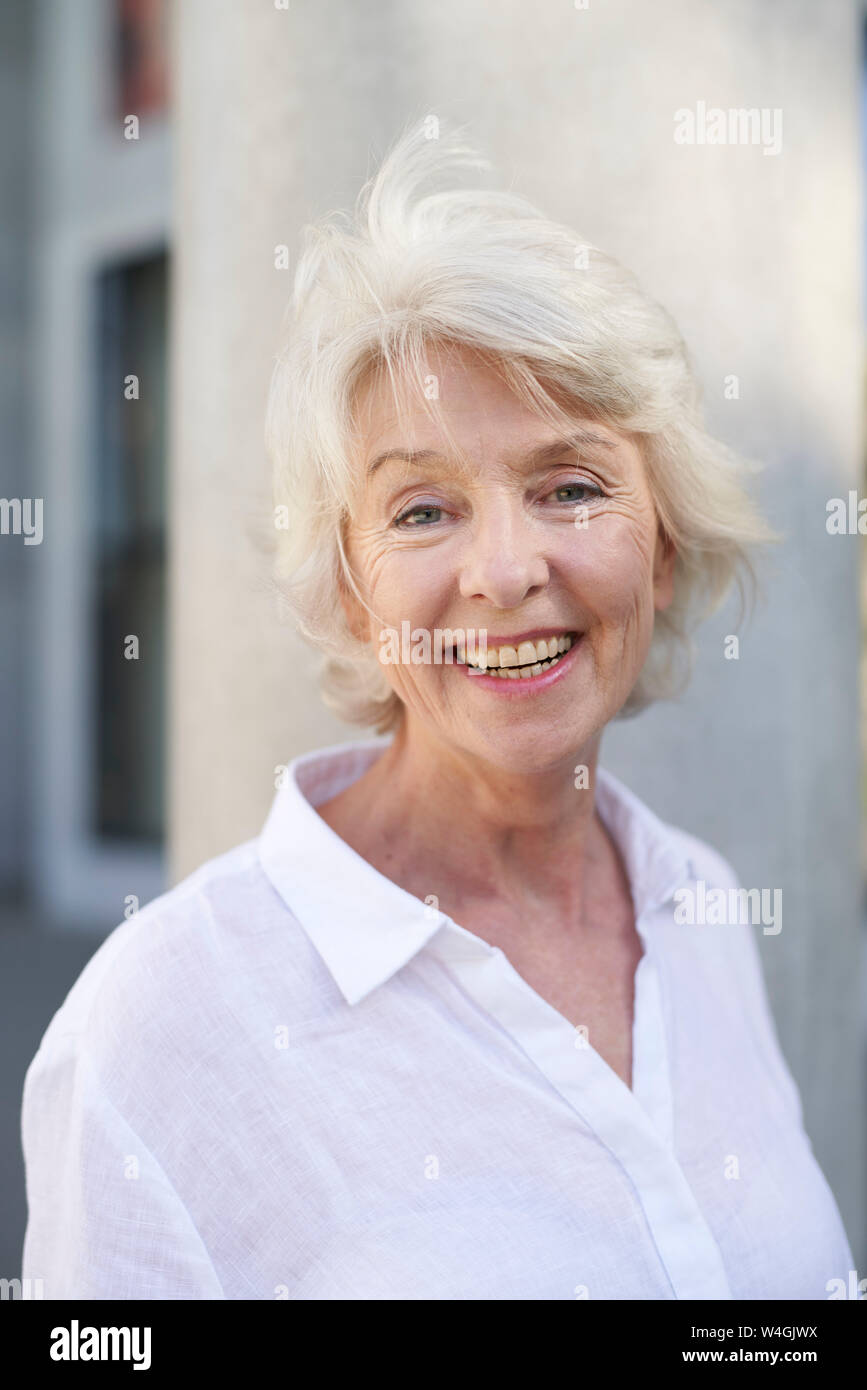 Mature woman grey hair beauty portrait hi-res stock photography and ...