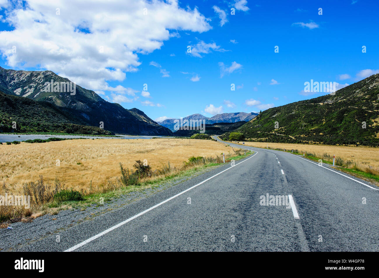 Road leading above the Lewis Pass, South Island, New Zealand Stock