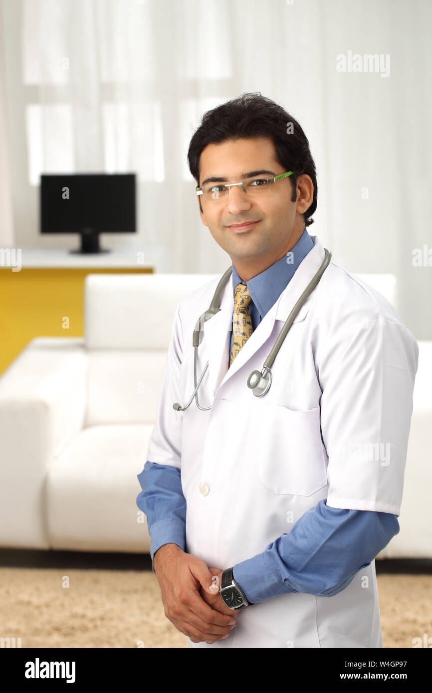 Doctor in black tie stethoscope hi-res stock photography and images - Alamy