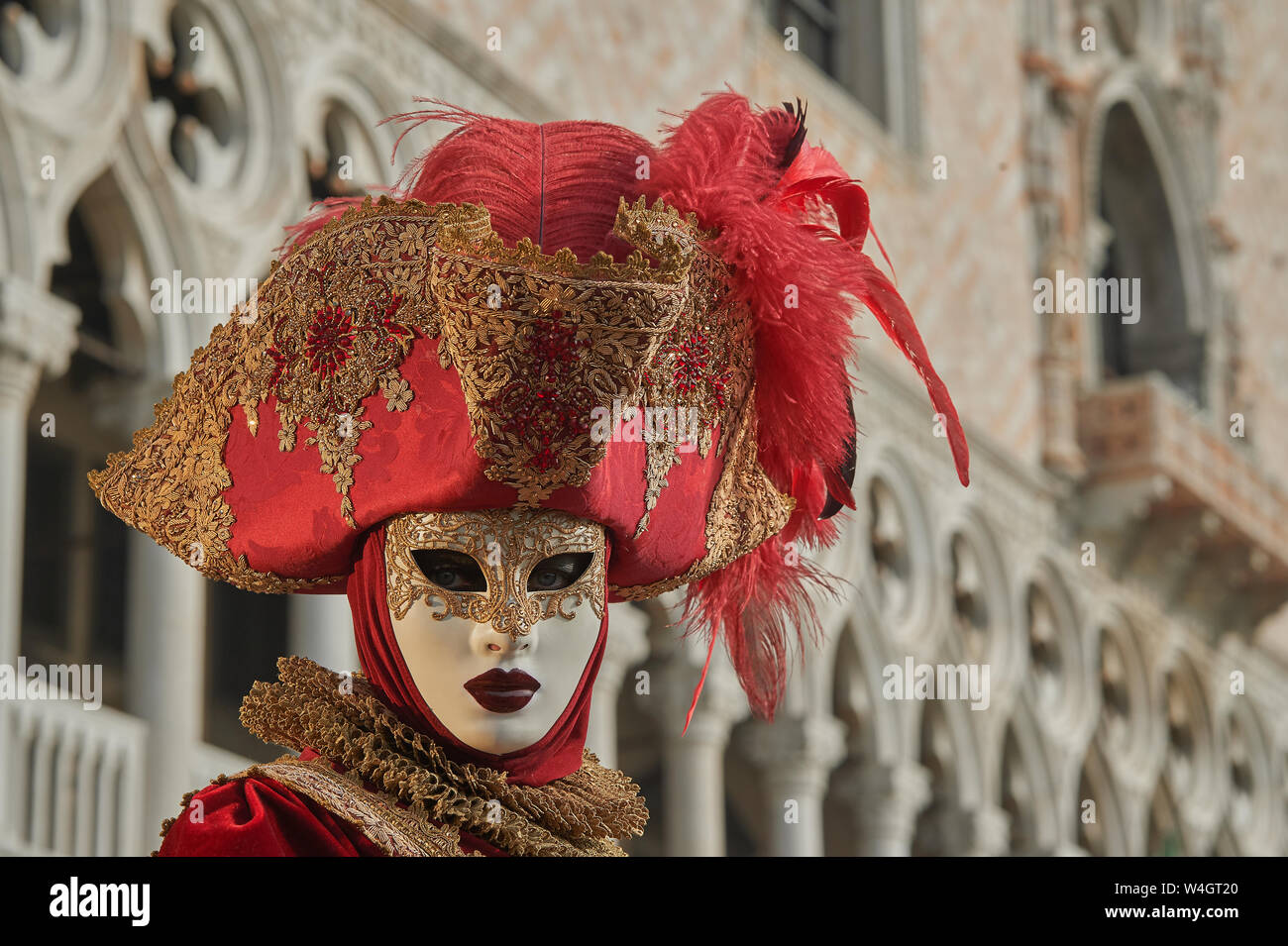 Venetian medieval costumes hi-res stock photography and images - Alamy