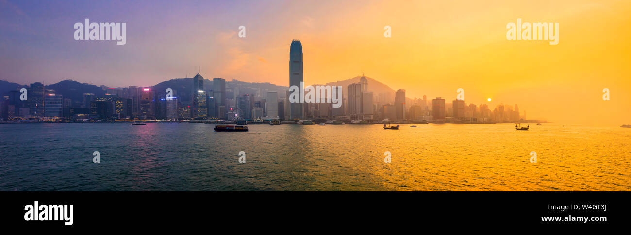 Hong kong central skyline and victoria harbour at sunset hi-res stock ...