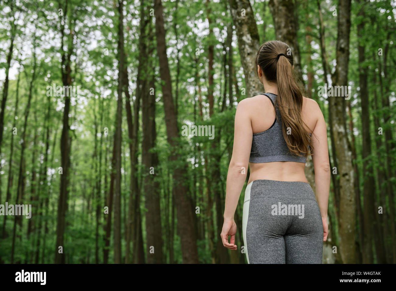Woman and rear view and bra hi-res stock photography and images - Alamy