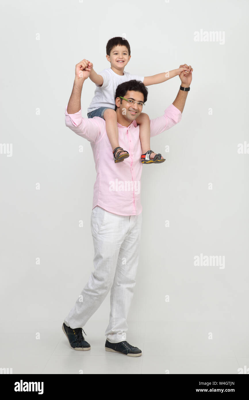 Man carrying his son on shoulders Stock Photo - Alamy