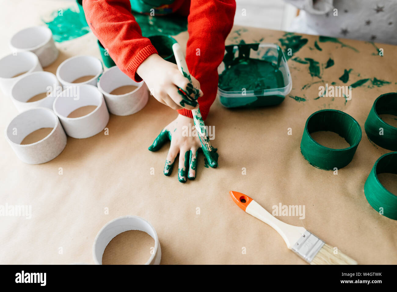 Hands up woman painting hi-res stock photography and images - Alamy