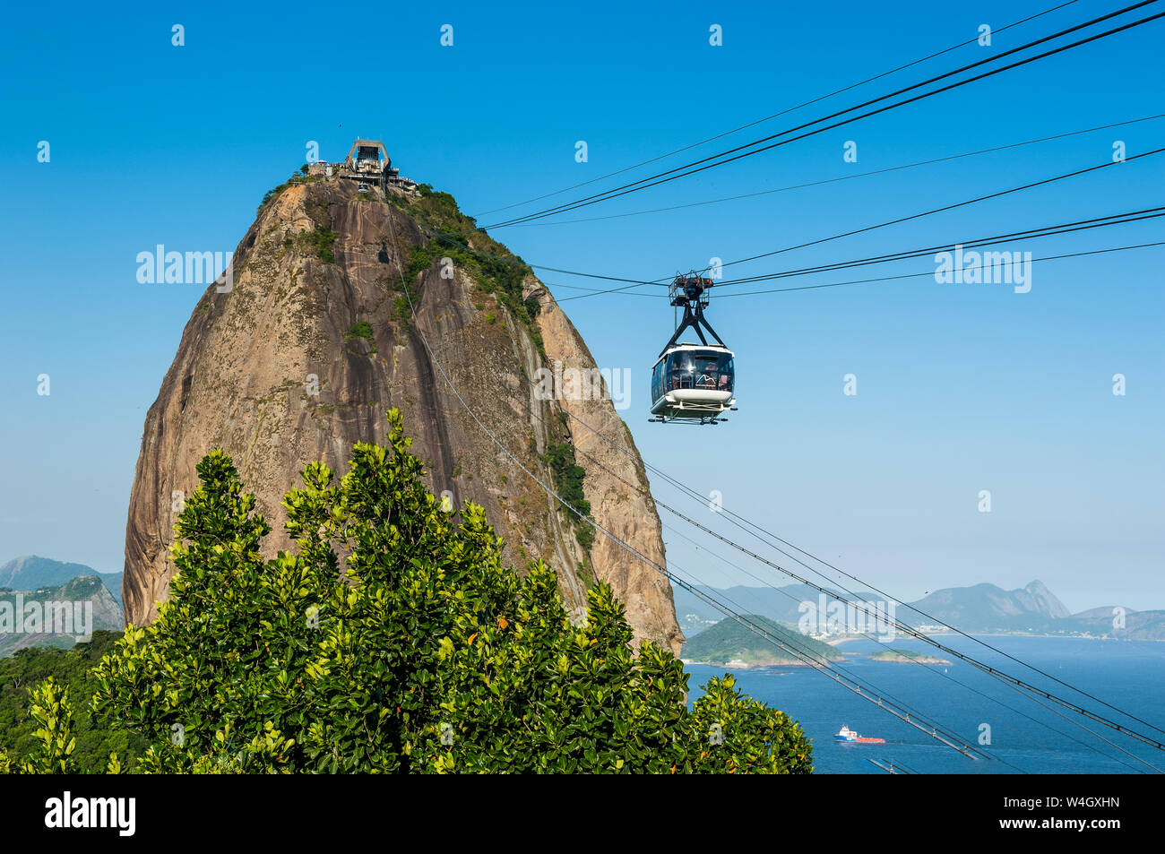 Cable car leading up to the Sugarloaf Mountain in Rio de Janeiro, Brazil  Stock Photo - Alamy