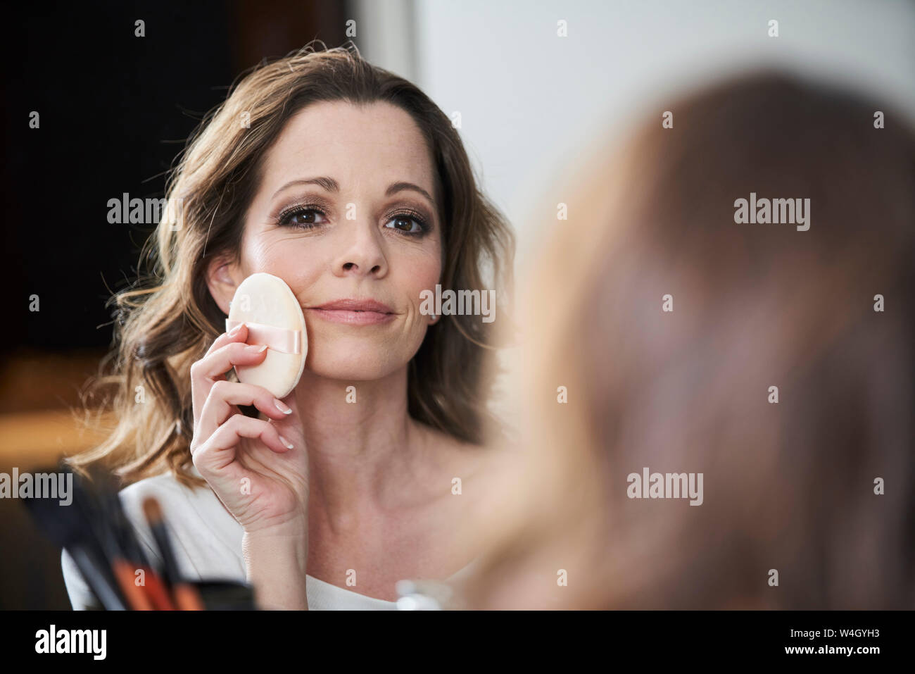 Portrait Of Woman Applying Make Up At The Mirror Stock Photo Alamy portrait-of-woman-applying-make-up-at-the-mirror-stock-photo-alamy