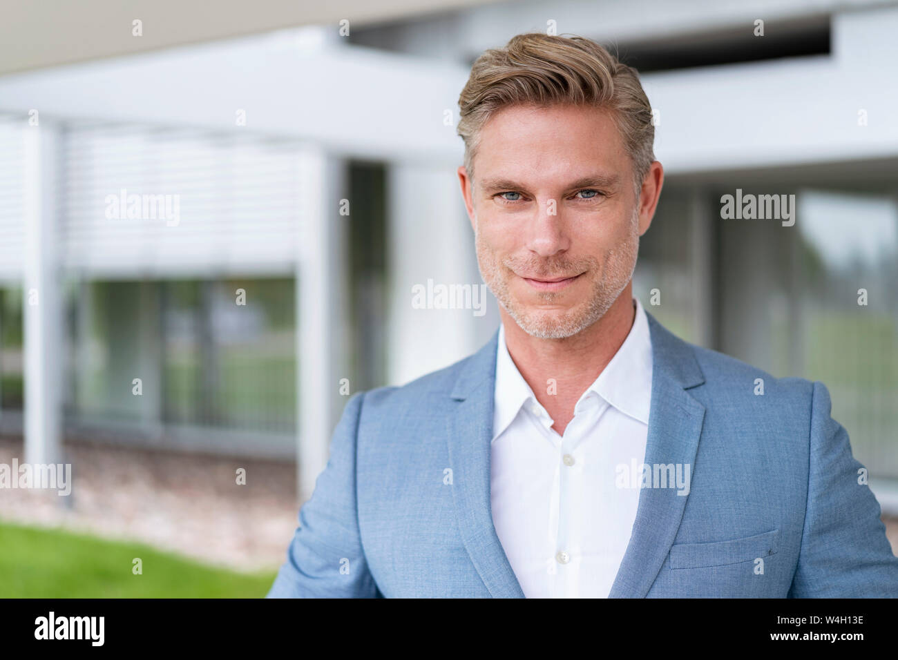 Portrait of confident businessman outdoors Stock Photo - Alamy