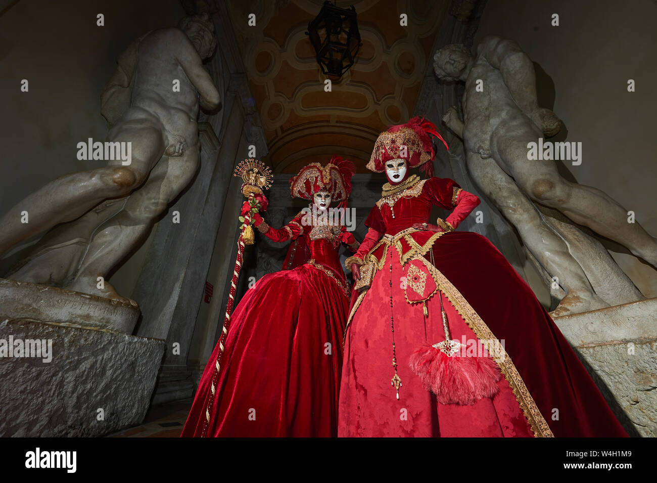 Venetian medieval costumes hi-res stock photography and images - Alamy