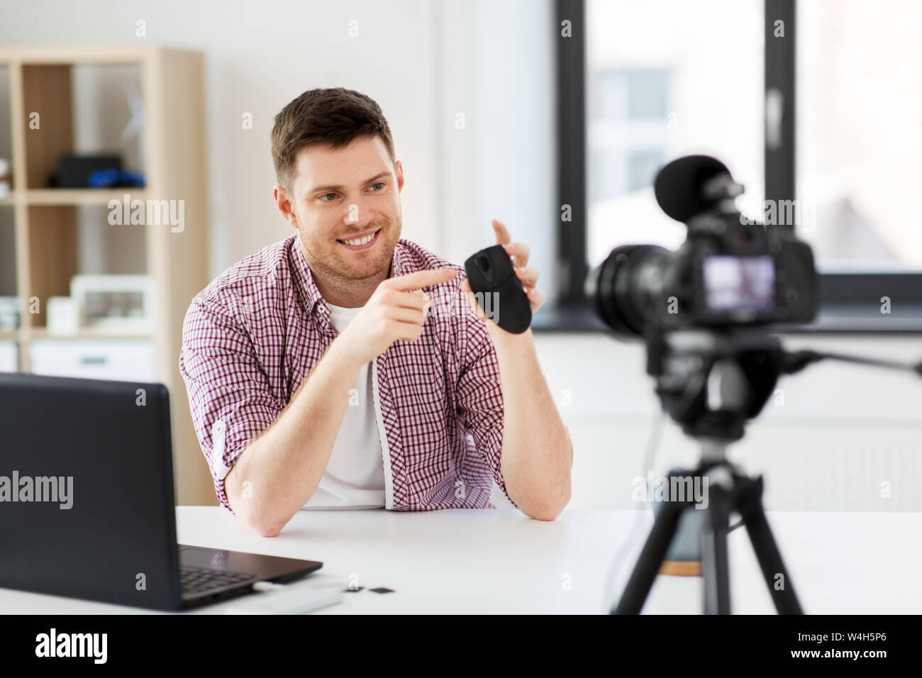 Male computer mouse hi-res stock photography and images - Alamy