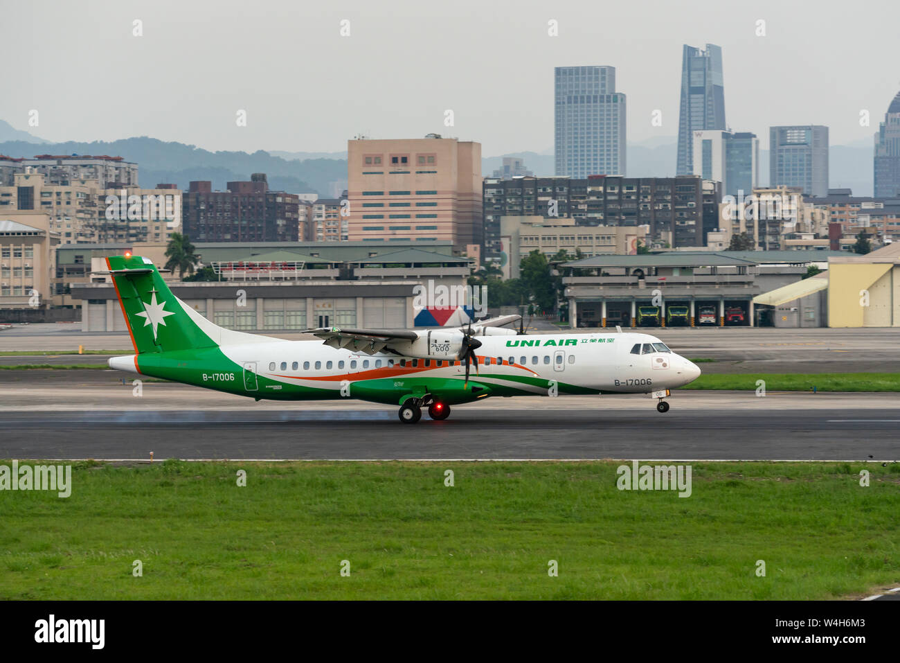 TAIPEI, TAIWAN - MAY 18, 2019: UNI Air ATR ATR-72-600 landing to the Taipei Songshan Airport in Taipei, Taiwan. Stock Photo