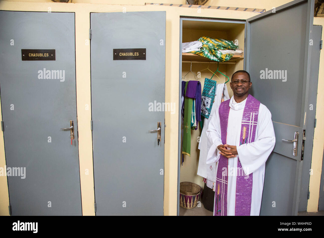Catholic mass africa hi-res stock photography and images - Alamy