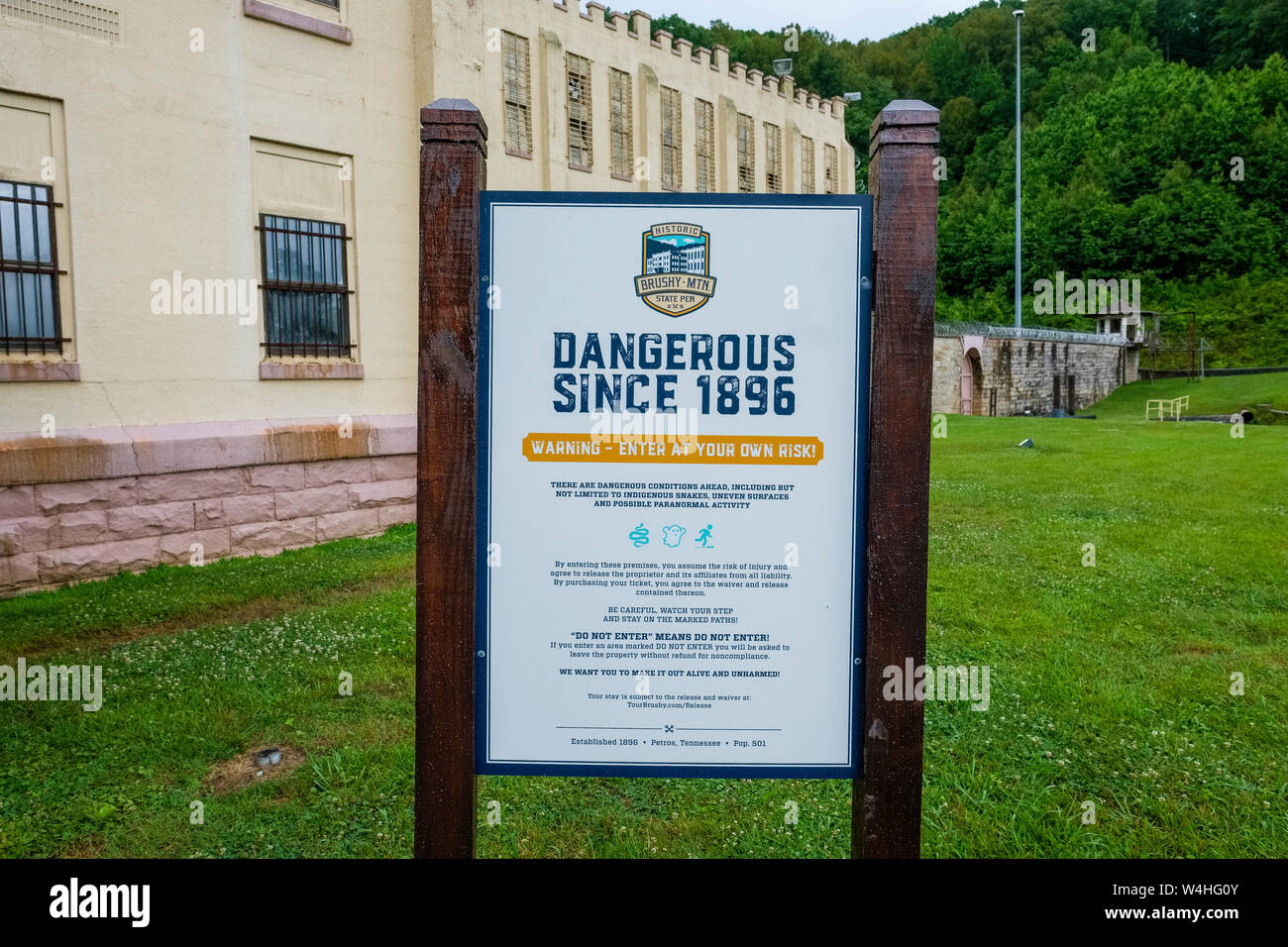Sign in front of closed maximum security prison Brushy Mountain State Penitentiary in Petros,Tennessee, USA now converted into tourist attraction Stock Photo