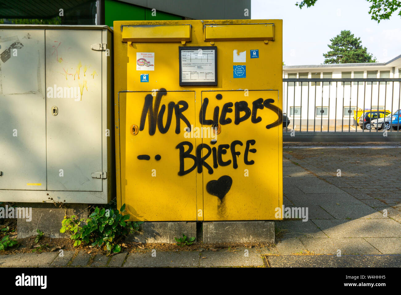 Briefkasten, Postkasten mit einem Spruch besprüht, Nur Liebesbriefe, Essen, NRW, Deutschland,  Grafitti, Stock Photo