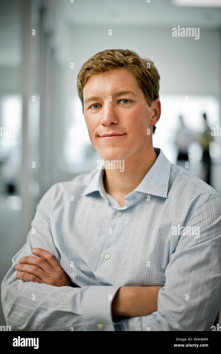 Portrait of a young businessman with his arms crossed Stock Photo - Alamy