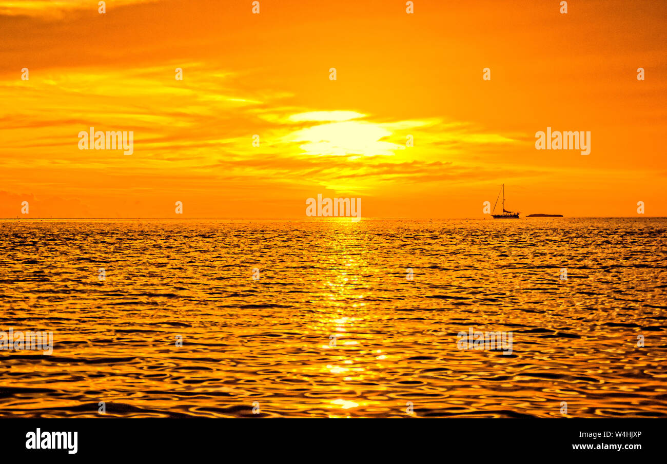 Beautiful Ocean Sunset scenic Landscape Stock Photo - Alamy