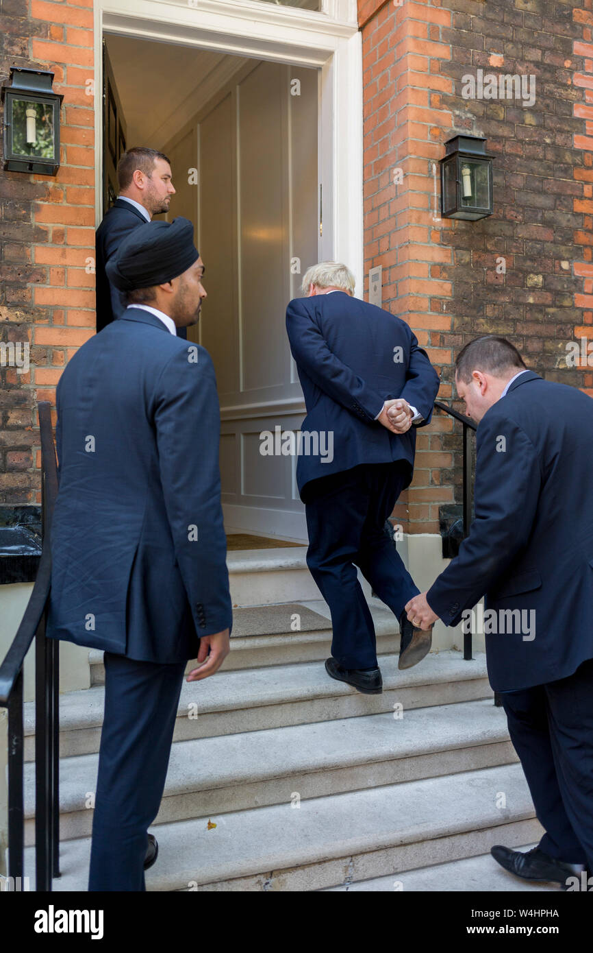 On the day that the Conservative Party elects its leader and the country's Prime Minister, Boris Johnson returns to the property of Great College Street that he and his campaign team have been using (courtesy of Sky TV executive Andrew Griffith) after the result at the QE2 Centre nearby, on 23rd July 2019, in Westminster, London, England. Stock Photo