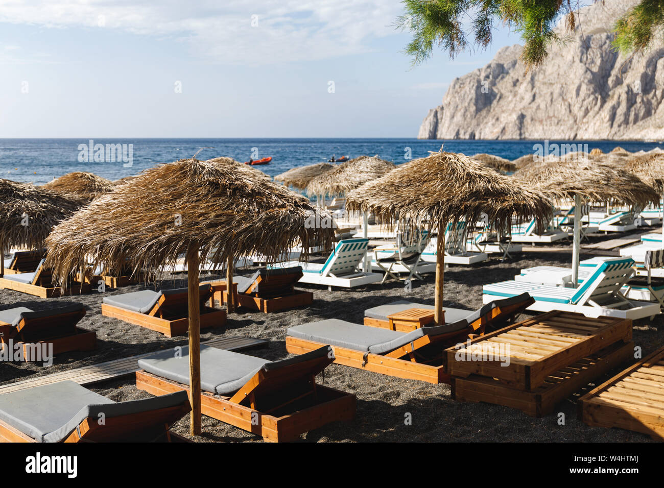 Kamari Beach, Santorini. Volcanic sand beach and mountain of Kamari ...