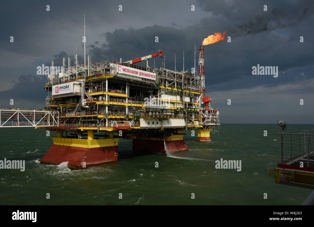 Oil rig russia caspian sea hi-res stock photography and images - Alamy