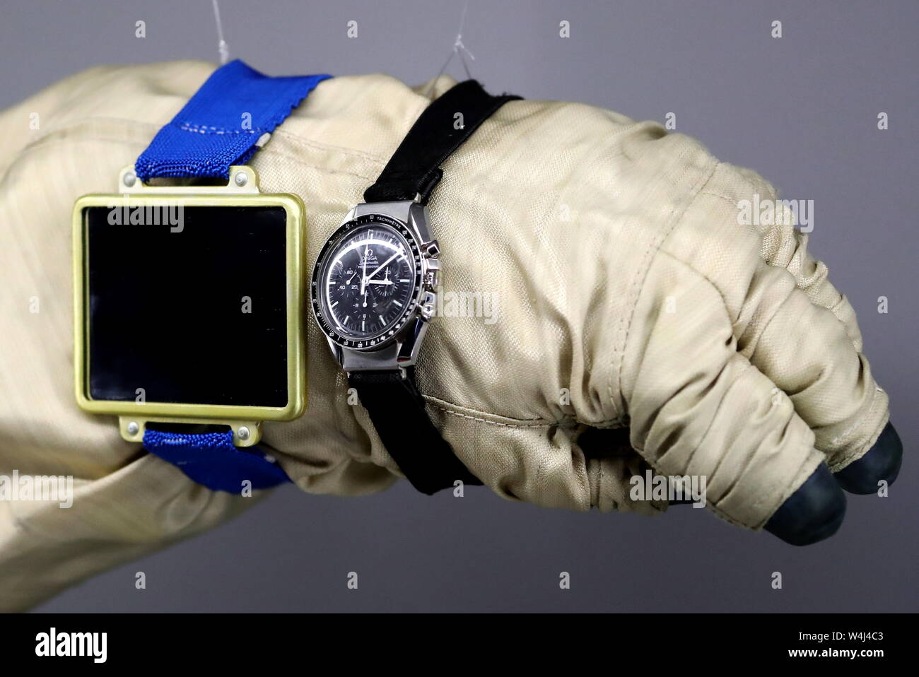 omega smartwatch 2019