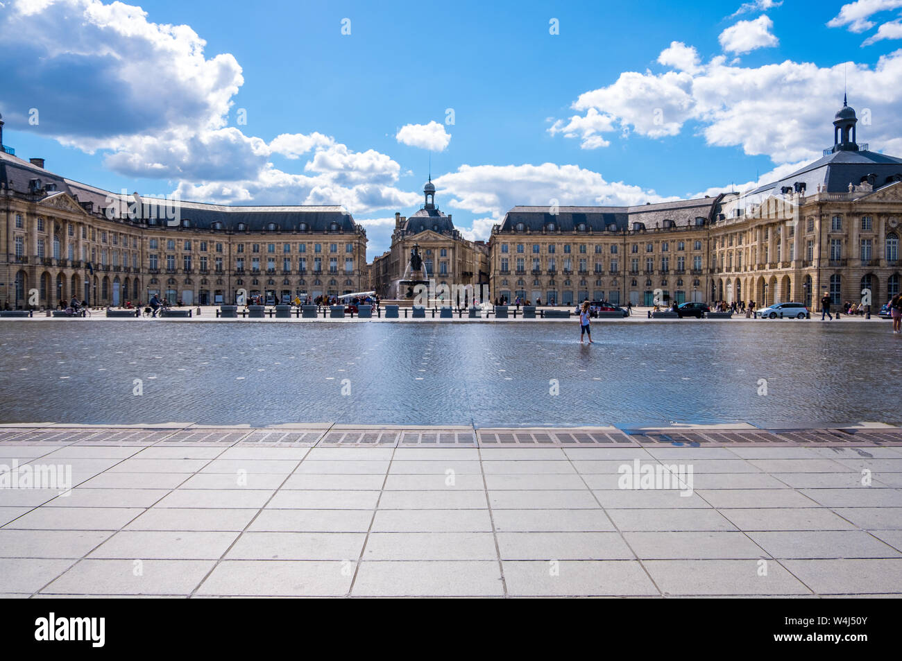 Bordeaux, France - May 5, 2019: The Miroir d'eau or Miroir des Quais on the  quay of the Garonne in front of the Place de la Bourse in Bordeaux Stock  Photo - Alamy