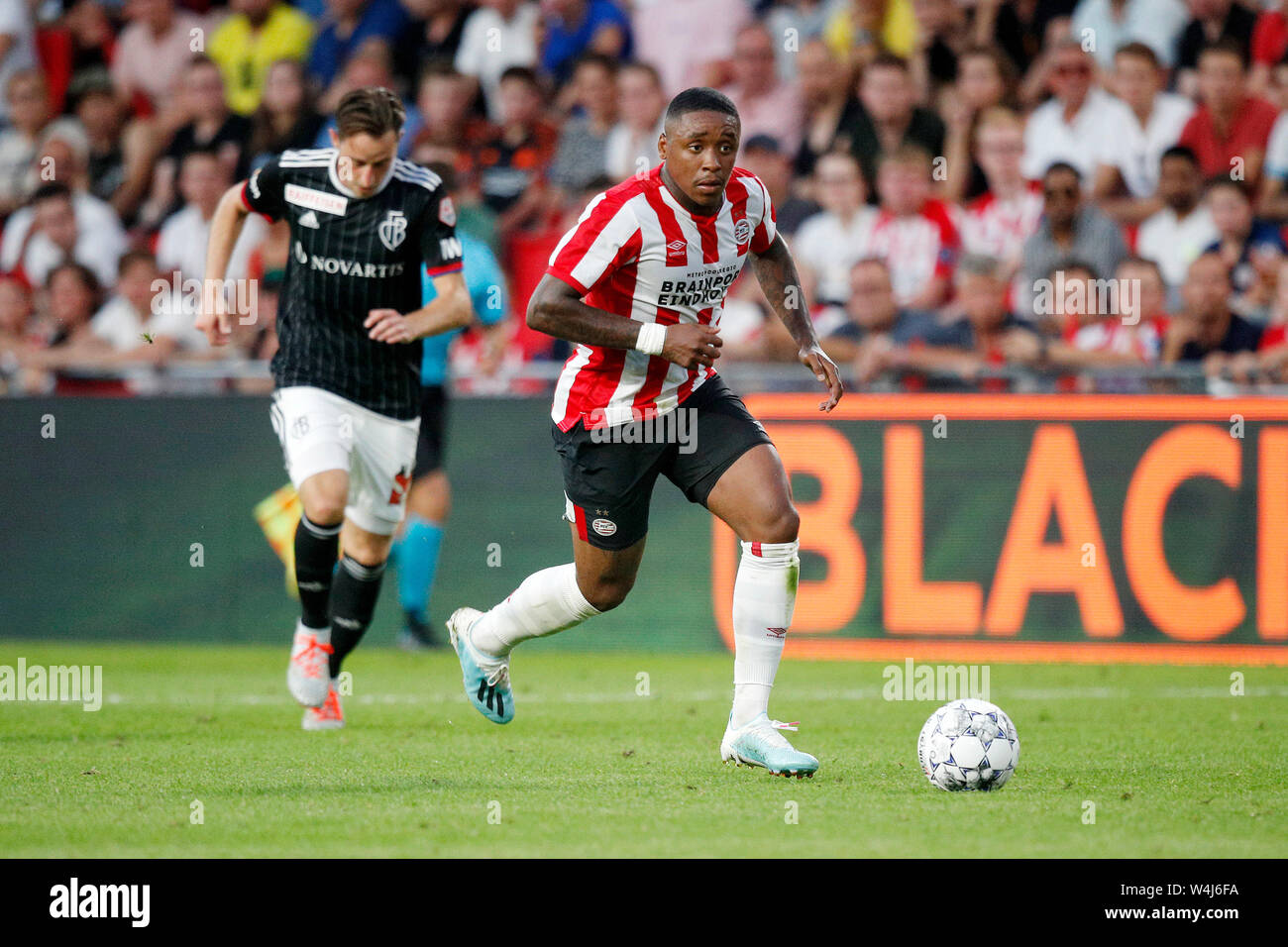 EINDHOVEN, PSV - FC Basel, 23-07-2018, football, season 2019-2020,  qualification for Champions League, Philips Stadium, PSV player Steven  Bergwijn Stock Photo - Alamy