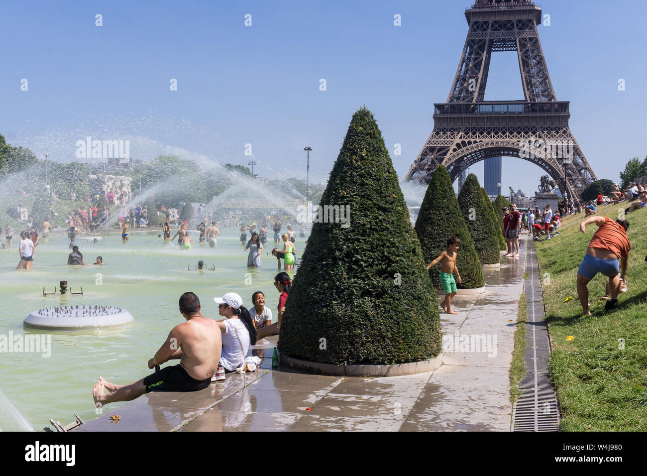 Paris heat wave 2019 - people cooling off and bathing at Jardins de Trocadero fountain in Paris, France, Europe. Stock Photo