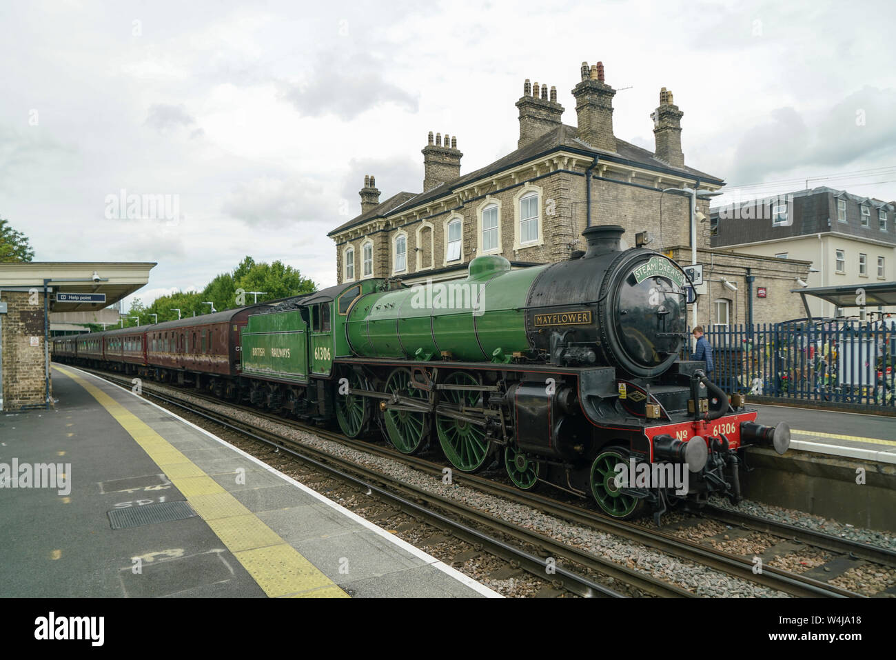 Mayflower takes water at Chertsey 1 Stock Photo Alamy