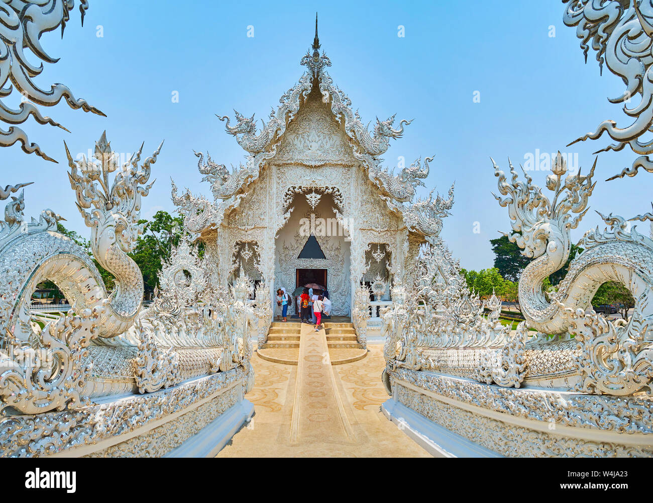 CHIANG RAI, THAILAND - MAY 9, 2019: The way to stunning White Temple ...