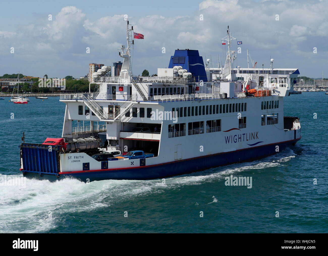 AJAXNETPHOTO. 3RD JUNE, 2019.  PORTSMOUTH, ENGLAND - PORTSMOUTH TO ISLE OF WIGHT WIGHT LINK ST.FAITH ENTERING HARBOUR. PHOTO:JONATHAN EASTLAND/AJAX REF:GX8 190306 321 Stock Photo