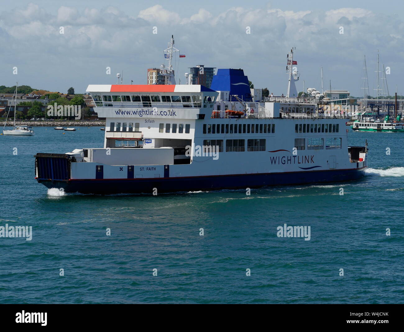 AJAXNETPHOTO. 3RD JUNE, 2019.  PORTSMOUTH, ENGLAND - PORTSMOUTH TO ISLE OF WIGHT WIGHT LINK ST.FAITH LEAVING HARBOUR. PHOTO:JONATHAN EASTLAND/AJAX REF:GX8 190306 326 Stock Photo