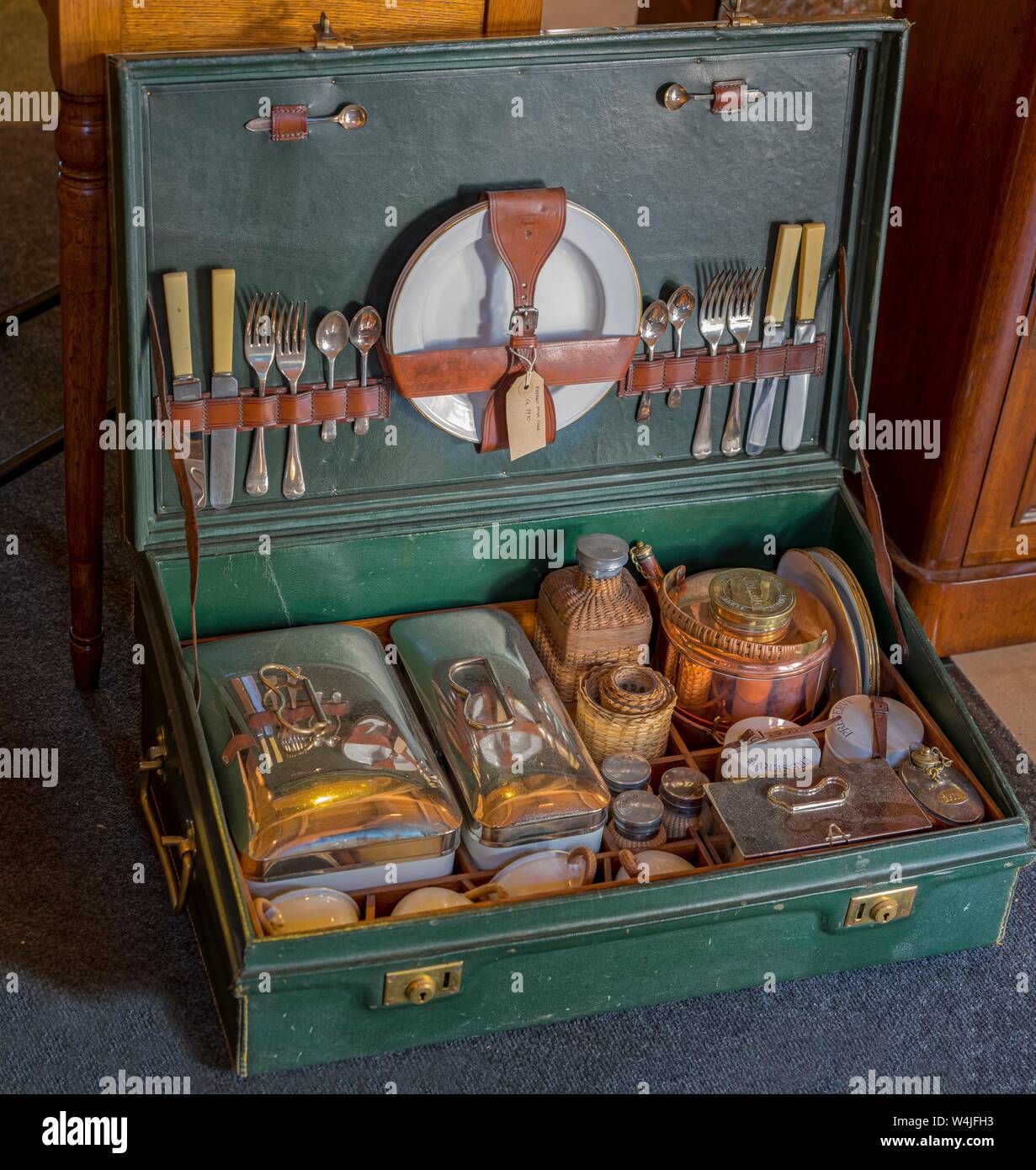 Case with equipment for picnic in the Rolls Royce, 1919, Germany Stock Photo