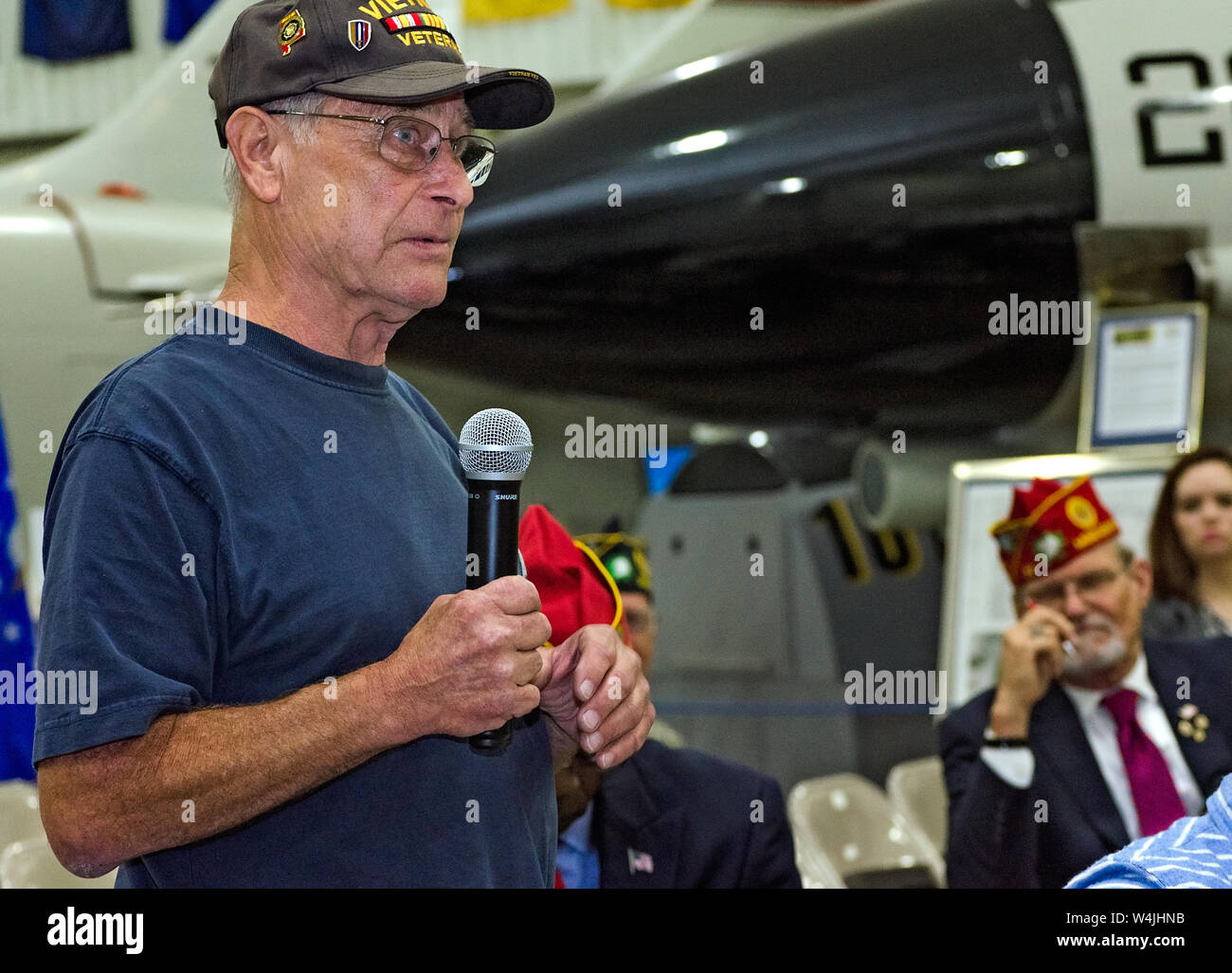 A Vietnam veteran shares stories of his VA experiences during the Mobile SWS Town Hall at USS Alabama Battleship Memorial Park in Mobile, Alabama. Stock Photo