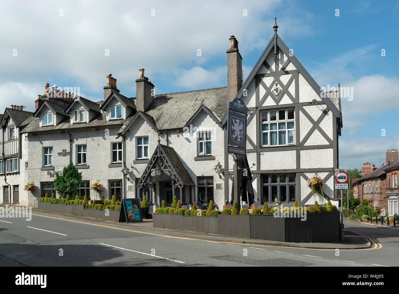 De trafford arms hires stock photography and images Alamy
