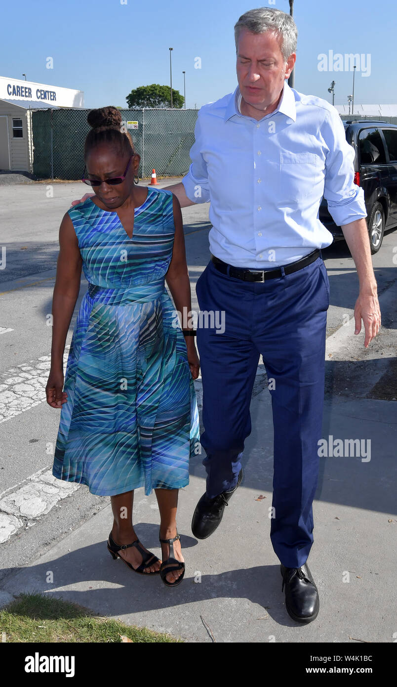 Page 6 Lock Her Up Trump High Resolution Stock Photography And Images Alamy Page 6 Lock Her Up Trump High Resolution Stock Photography And Images Alamy
