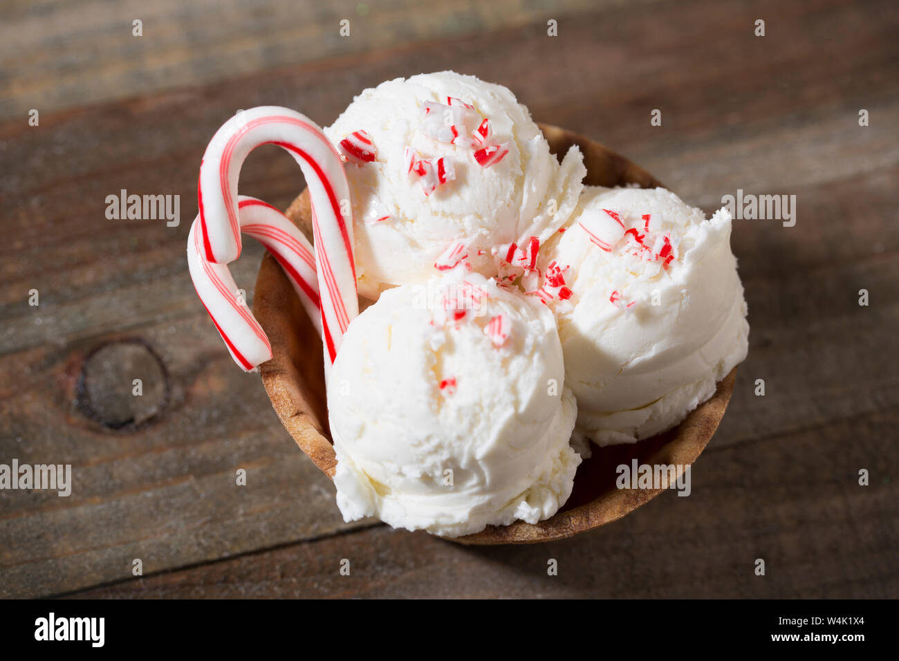 Peppermint ice cream candy hi-res stock photography and images - Alamy