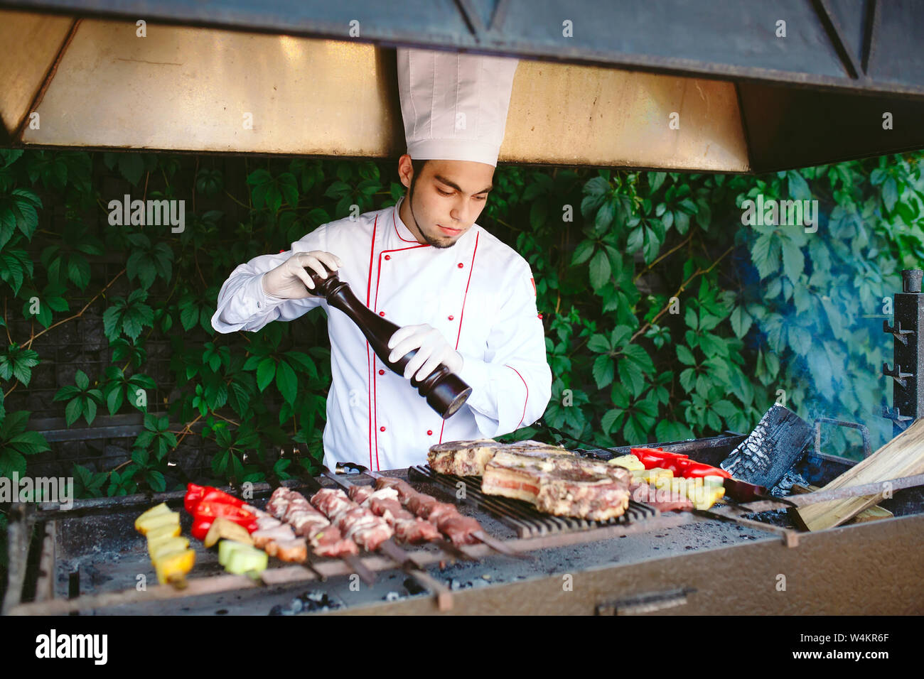 требуется повар мангальщик. мангальщик в ресторане. повар мангальщик. повар мангальщик. ищу работа повар мангальщик.