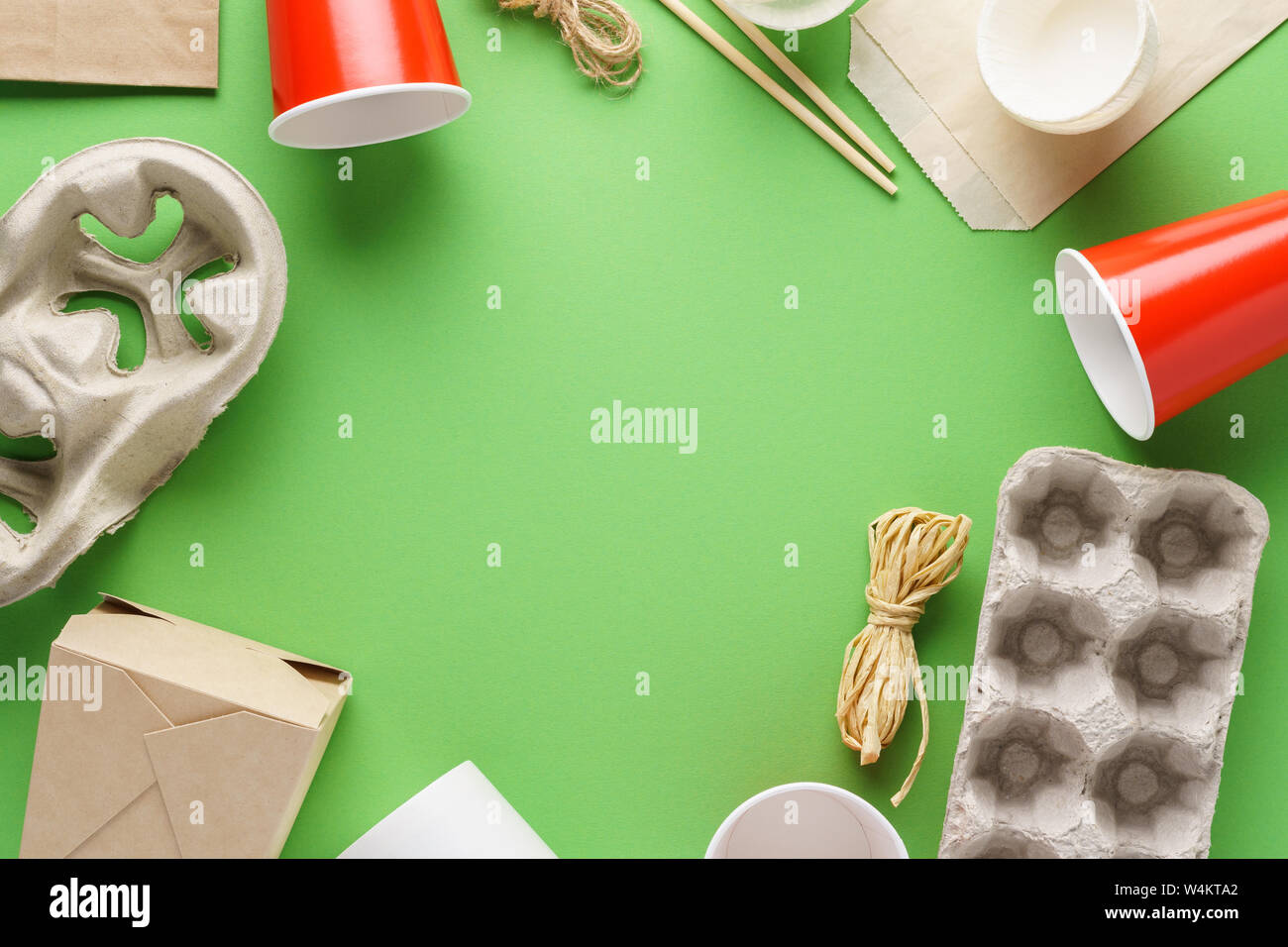 Kraft paper ecofriendly food packaging and tableware on green