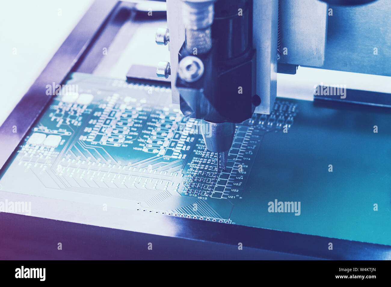 Automated manufacturing process for boards or microchips for