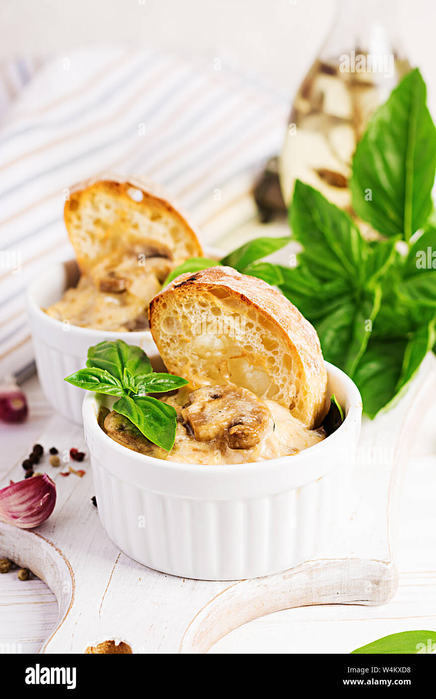 Baked Mushroom Julienne With Chicken Cheese And Toast In Pots Stock Photo Alamy