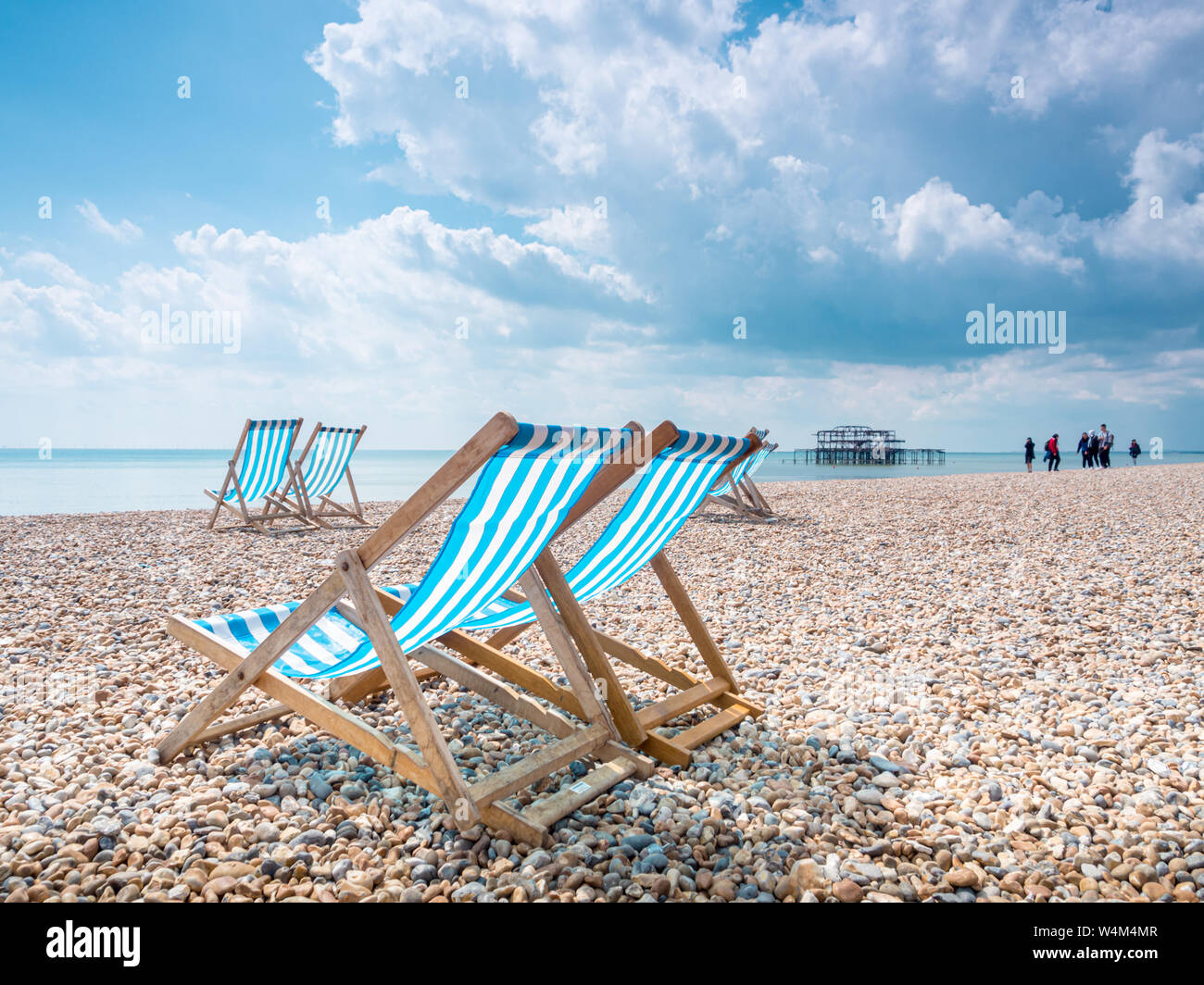 British seaside deck chairs hi-res stock photography and images - Alamy