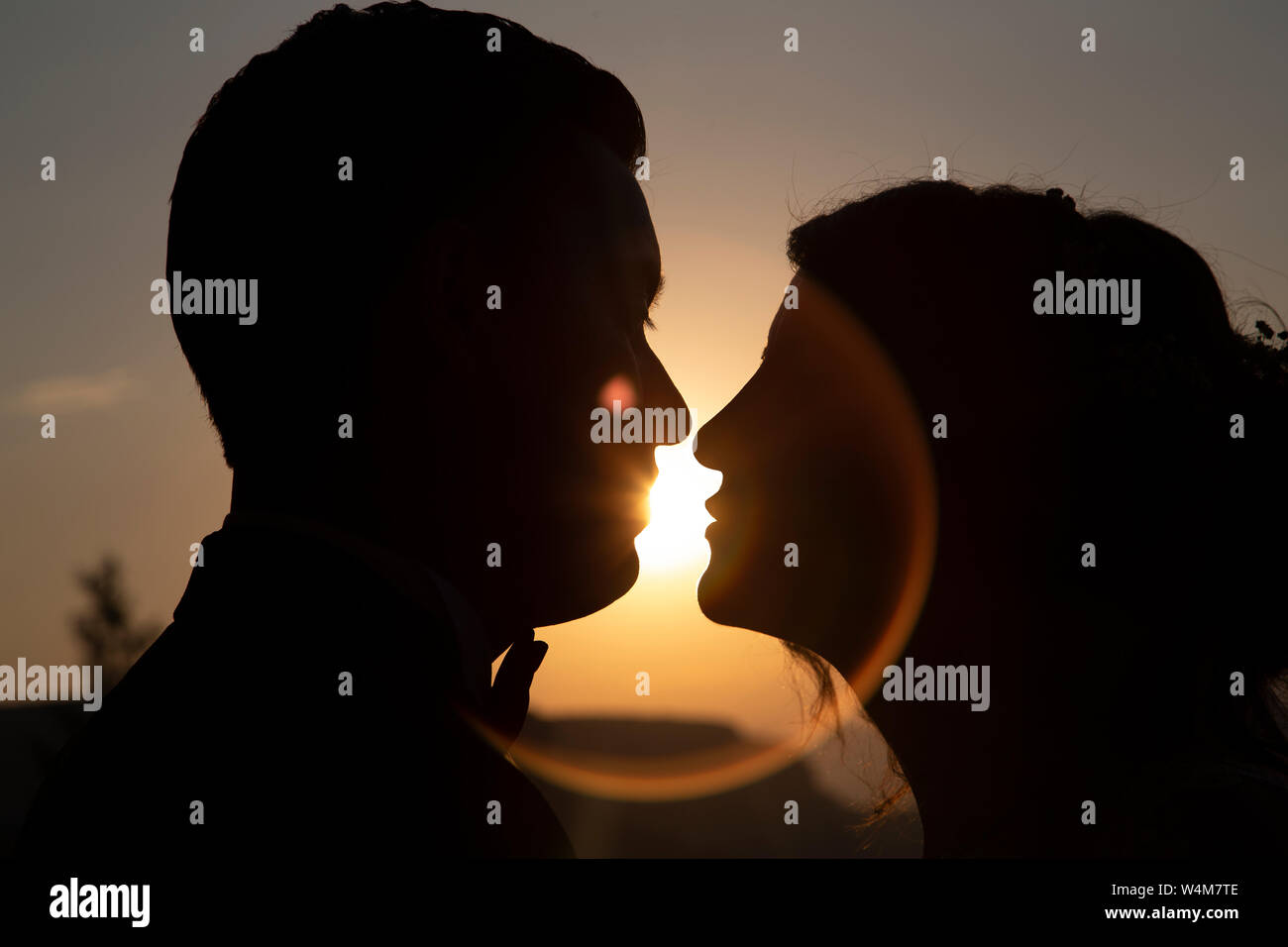 Bride and groom. Silhouette of Bride and Groom Against The Sunset Stock ...