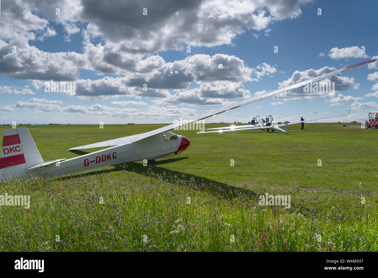 Gliders ready to take off at Yorkshire Gliding Club, Roulston Scar, Sutton Bank, Thirsk, North Yorkshire. Stock Photo