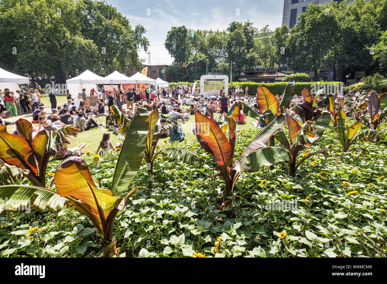 Victoria Embankment Gardens Stock Photo Alamy