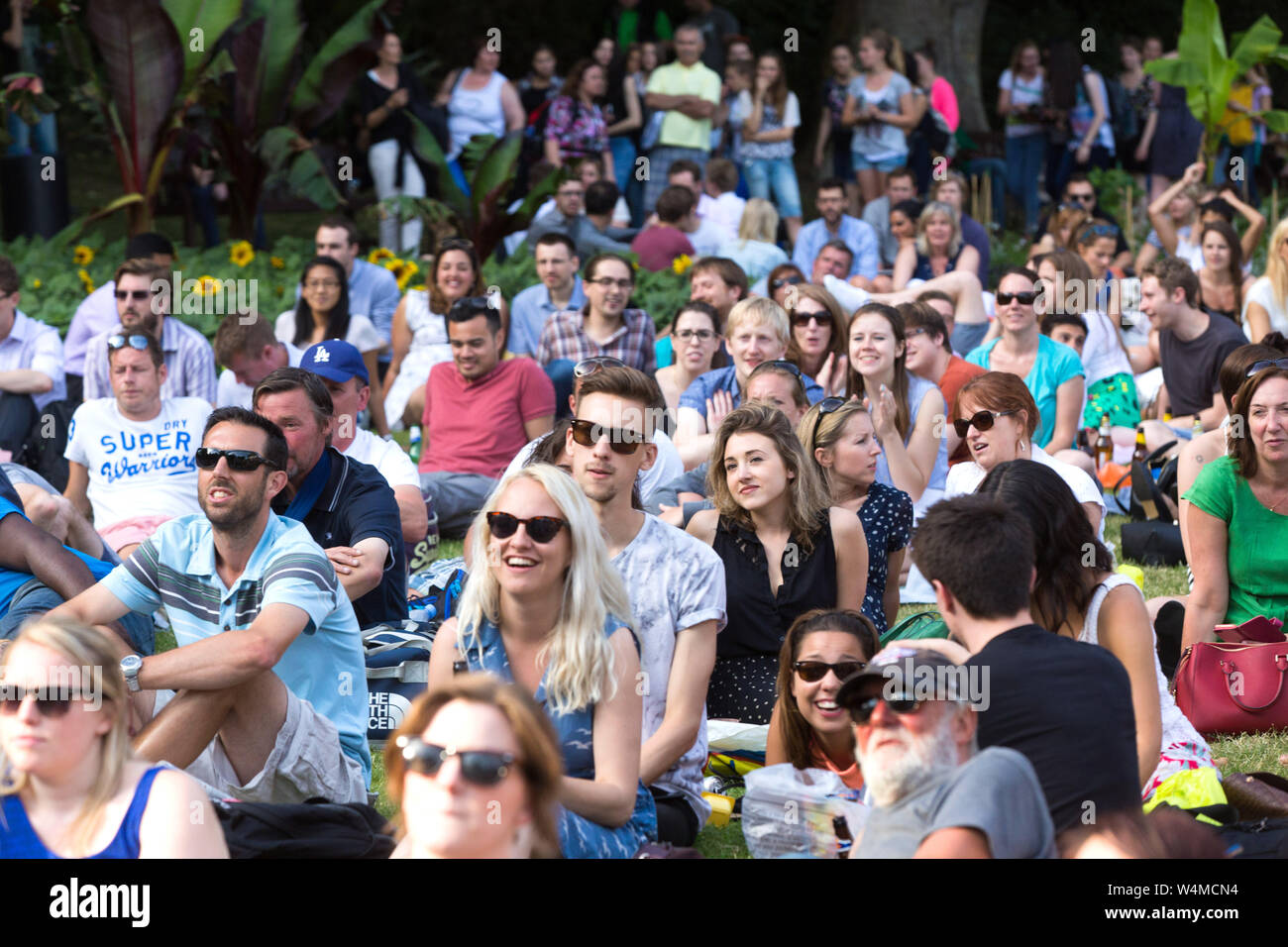 watching the wimbledon final Stock Photo - Alamy
