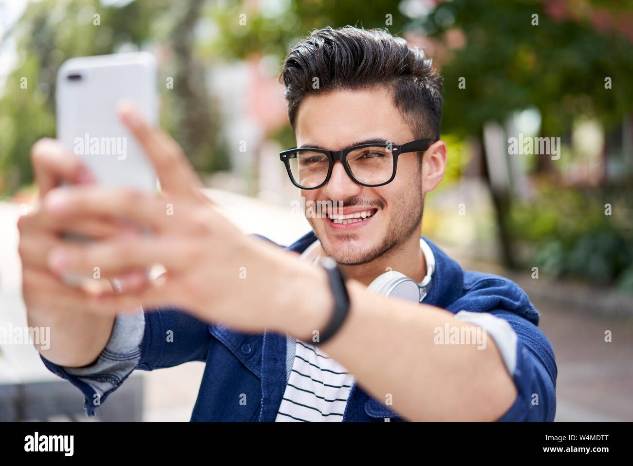 Young college student selfie hi-res stock photography and images - Alamy