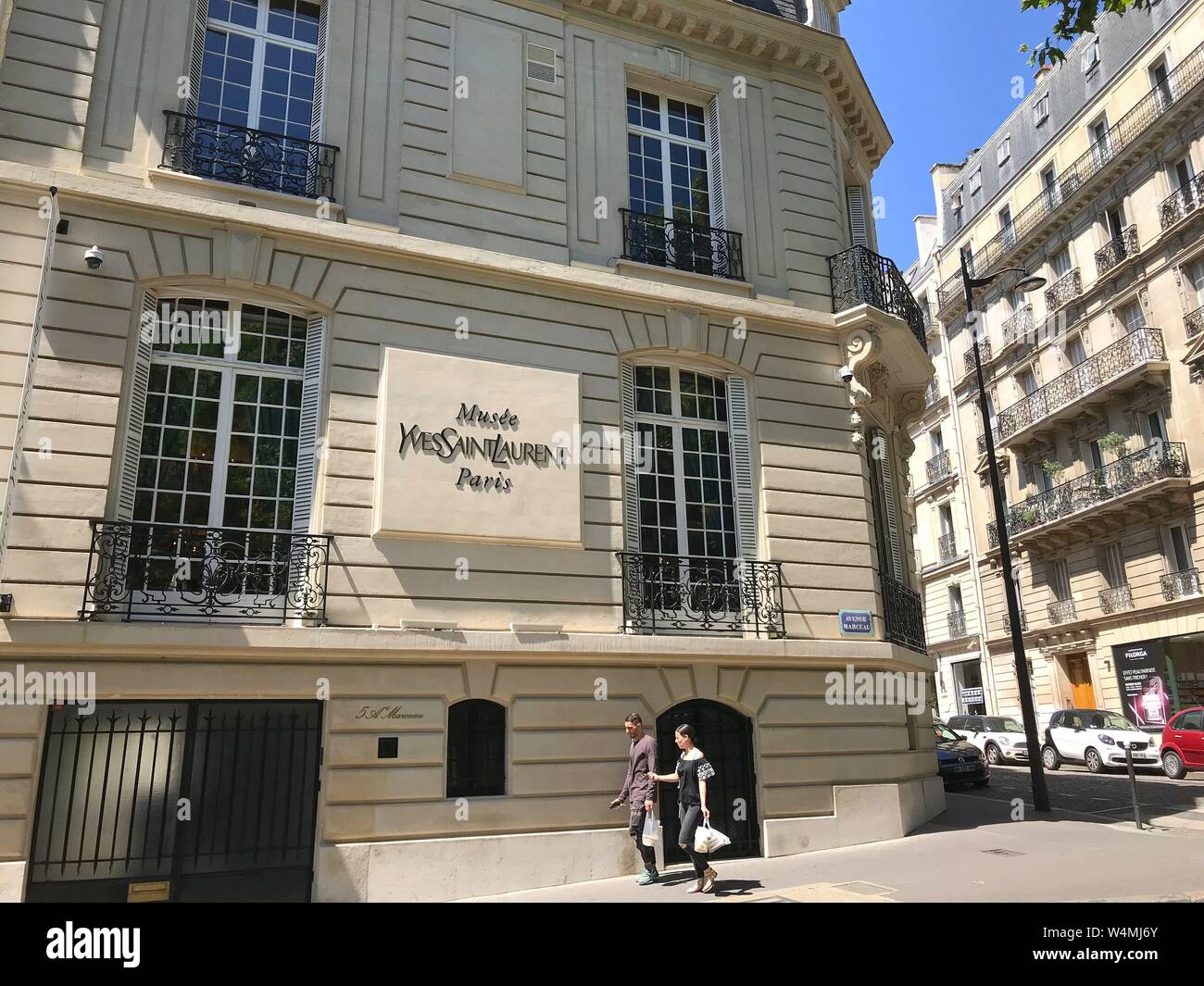 Museum Musee Yves Saint Laurent in Paris opened in october 2017 - 5 avenue  Marceau in his former Couture House | usage worldwide Stock Photo - Alamy