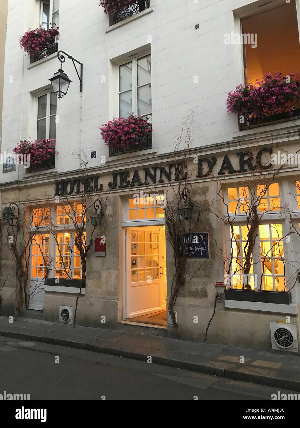 Hotel Jeanne d'Arc le Marais in Paris - 3 Rue de Jarente - 75004 Paris |  usage worldwide Stock Photo - Alamy